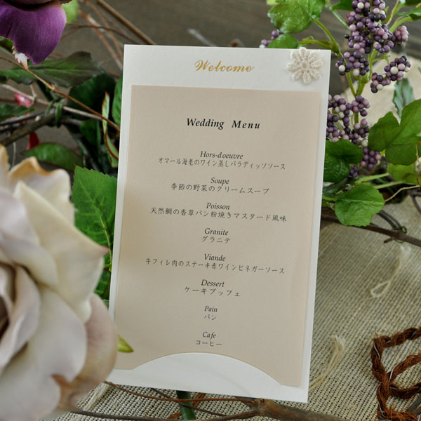 結婚式メニュー表をコットンの可愛い花で 手作りメニュー表の Heartful Welcome